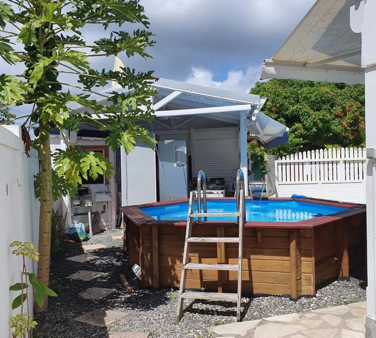 Le Sable Bleu - Evasion Tropicale A Sainte-Anne - Plage 5Min - Piscine - Parking - Logement Climatise - Vue Sur Les Palmiers - Parfait Pour Sejours En Famille Ou Entre Amis