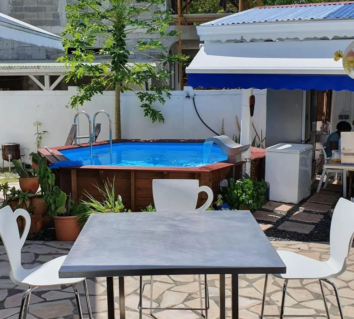 Le Sable Bleu - Evasion Tropicale A Sainte-Anne - Plage 5Min - Piscine - Parking - Logement Climatise - Vue Sur Les Palmiers - Parfait Pour Sejours En Famille Ou Entre Amis Appartement