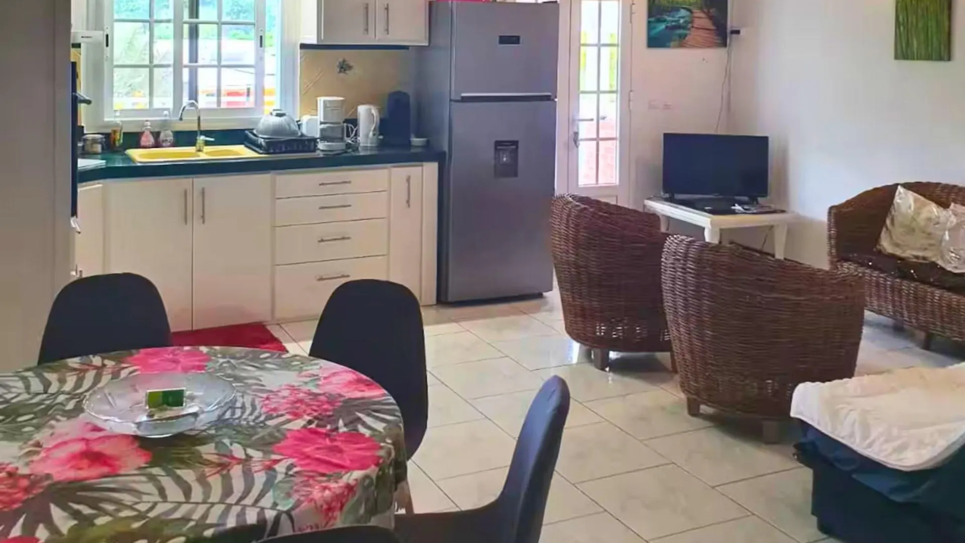 Appartement Le Sable Bleu - Evasion Tropicale A Sainte-Anne - Plage 5Min - Piscine - Parking - Logement Climatise - Vue Sur Les Palmiers - Parfait Pour Sejours En Famille Ou Entre Amis