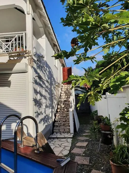 Apartment Le Sable Bleu - Evasion Tropicale A Sainte-Anne - Plage 5Min - Piscine - Parking - Logement Climatise - Vue Sur Les Palmiers - Parfait Pour Sejours En Famille Ou Entre Amis