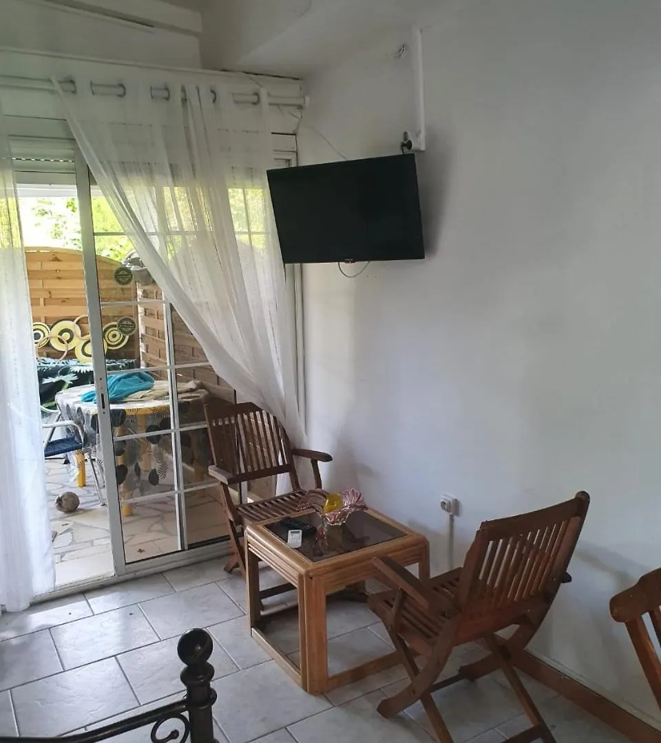 Apartment Le Sable Bleu - Evasion Tropicale A Sainte-Anne - Plage 5Min - Piscine - Parking - Logement Climatise - Vue Sur Les Palmiers - Parfait Pour Sejours En Famille Ou Entre Amis
