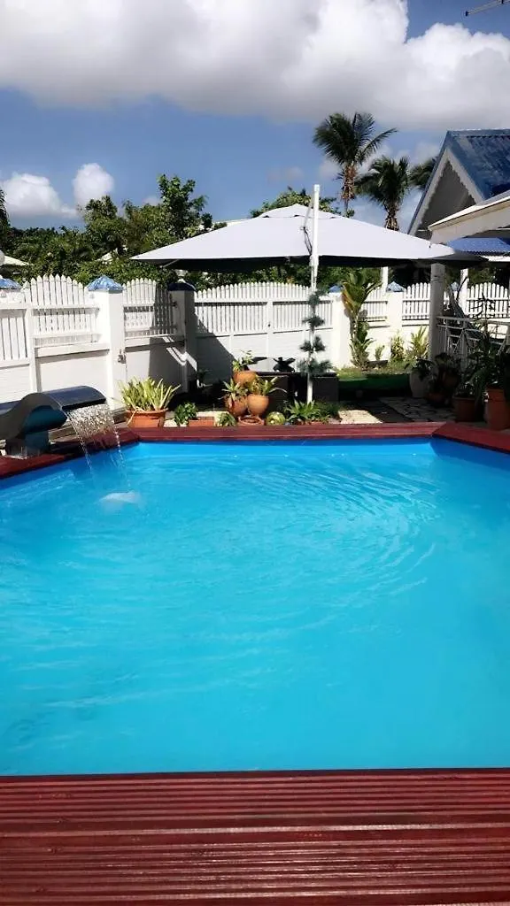 Le Sable Bleu - Evasion Tropicale A Sainte-Anne - Plage 5Min - Piscine - Parking - Logement Climatise - Vue Sur Les Palmiers - Parfait Pour Sejours En Famille Ou Entre Amis Apartment Sainte-Anne (Grande-Terre)